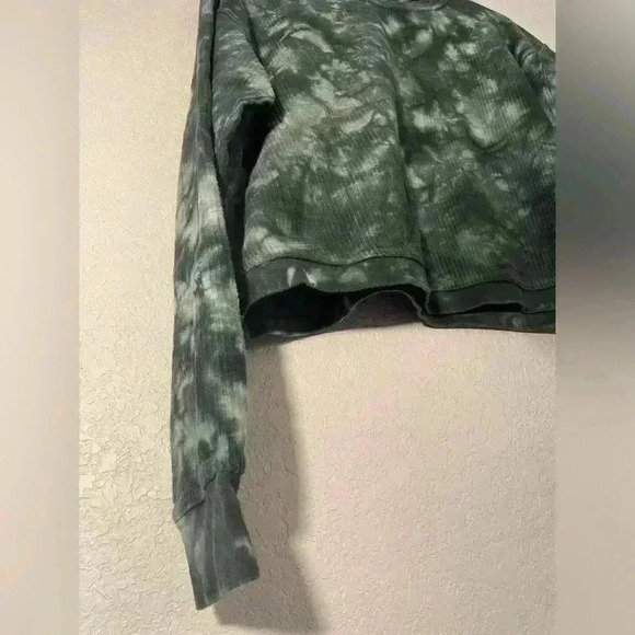 Royce Brand Womens Size Large Blue and White Water Colored Crew Neck Pullover - Picture 3 of 7